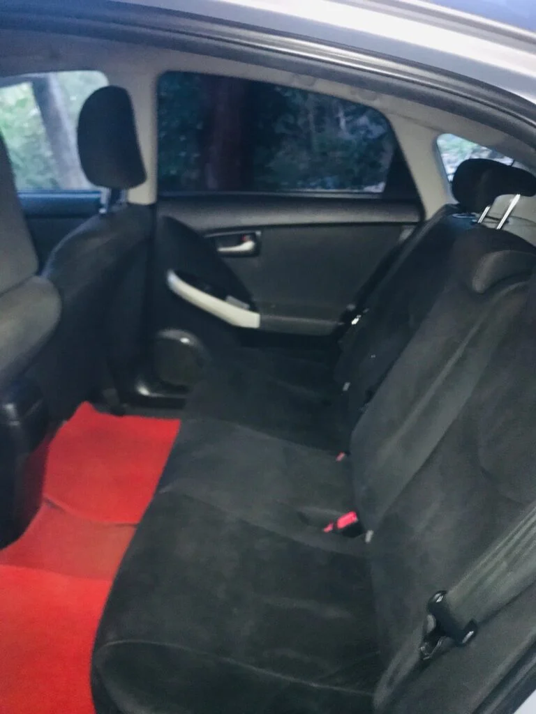 Interior left — Toyota Prius