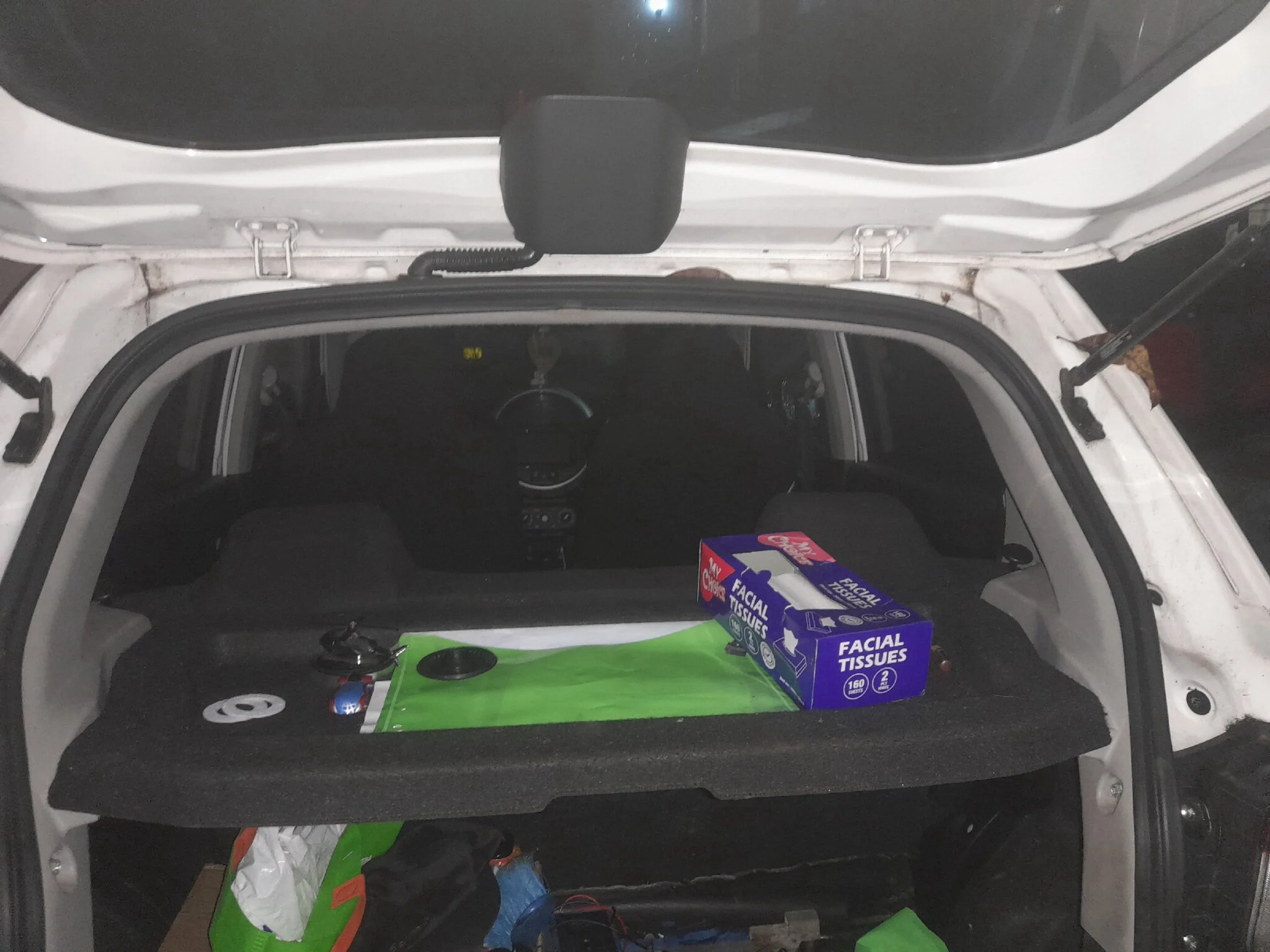 Boot / luggage area — suzuki Spresso