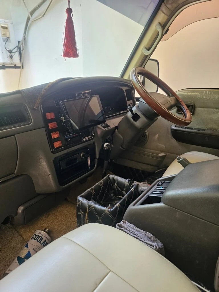 Dashboard — Nissan caravan Qd 32
