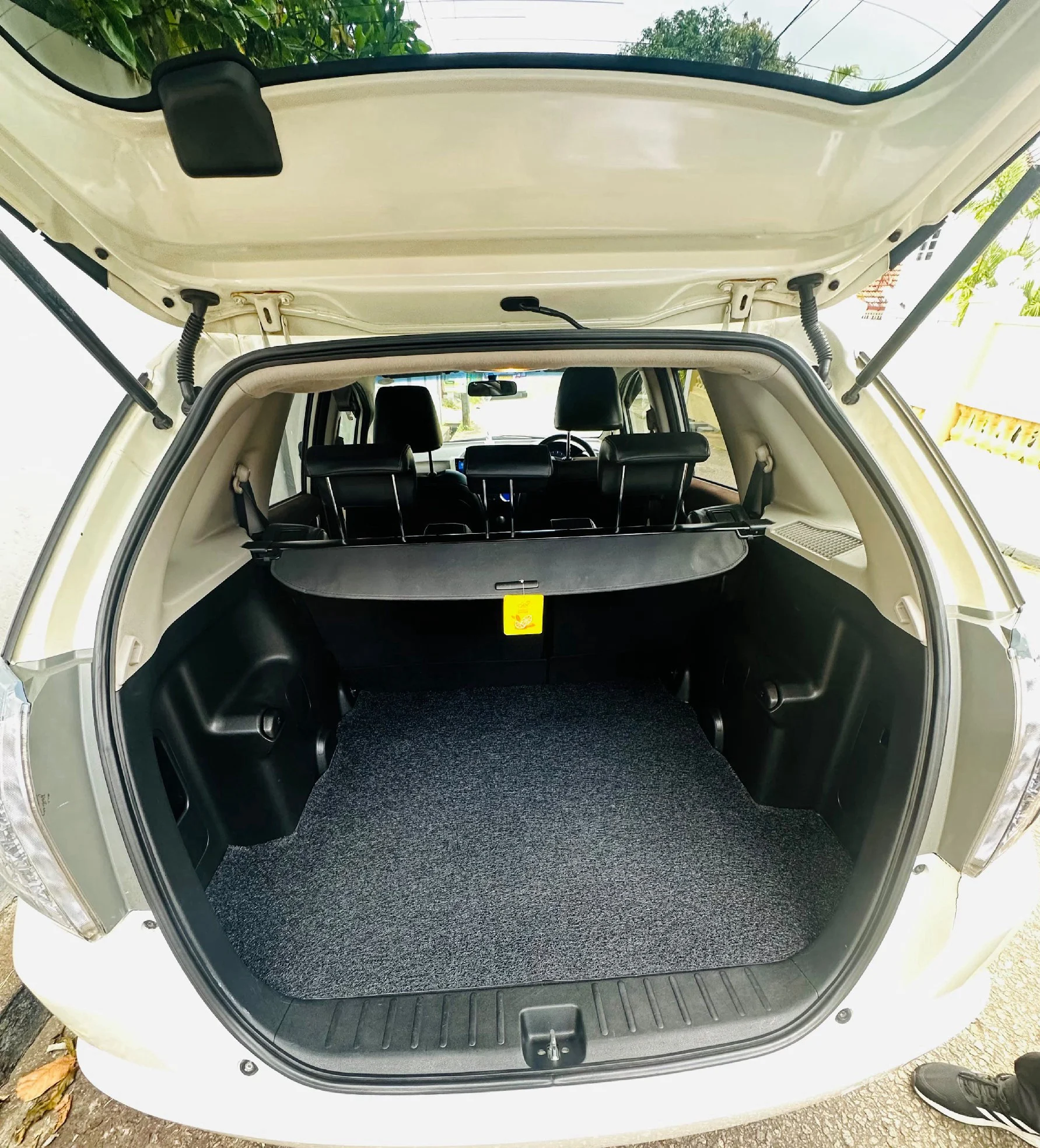Boot / luggage area — HONDA shuttle