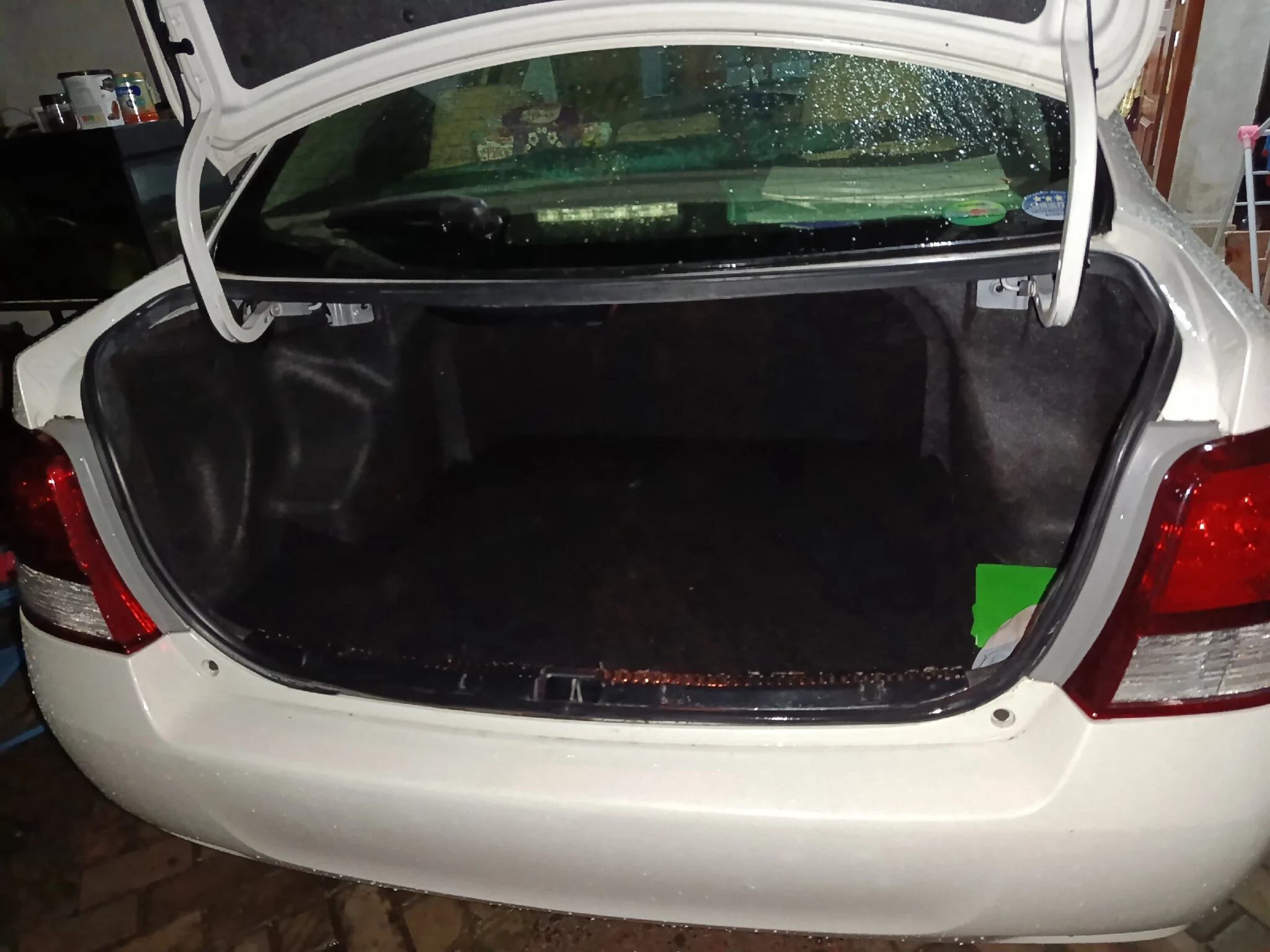 Boot / luggage area — toyota axio