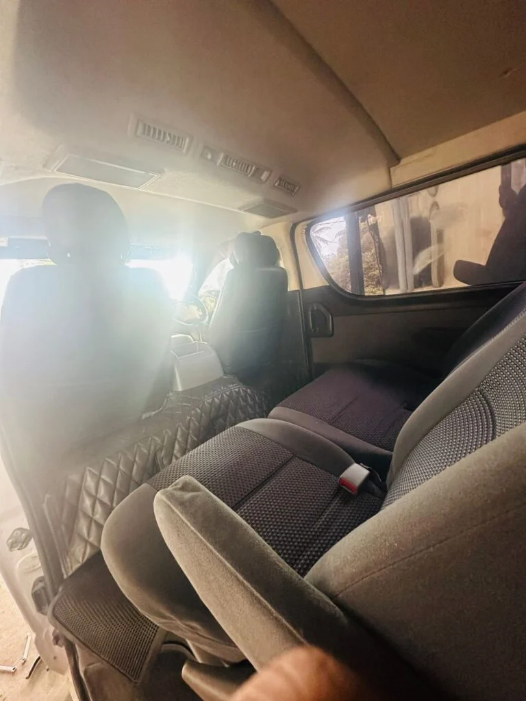 Boot / luggage area — Toyota kdh High roof Kdh 200