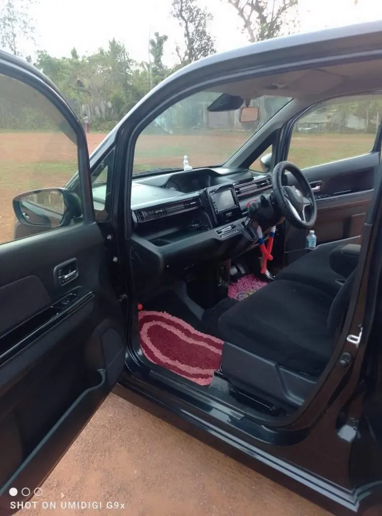 Interior left — Wagorn R Wagon R