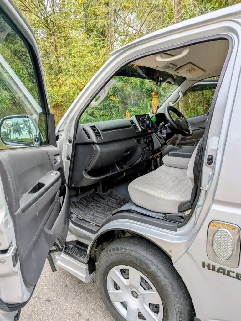 Interior left — Toyota Hiace