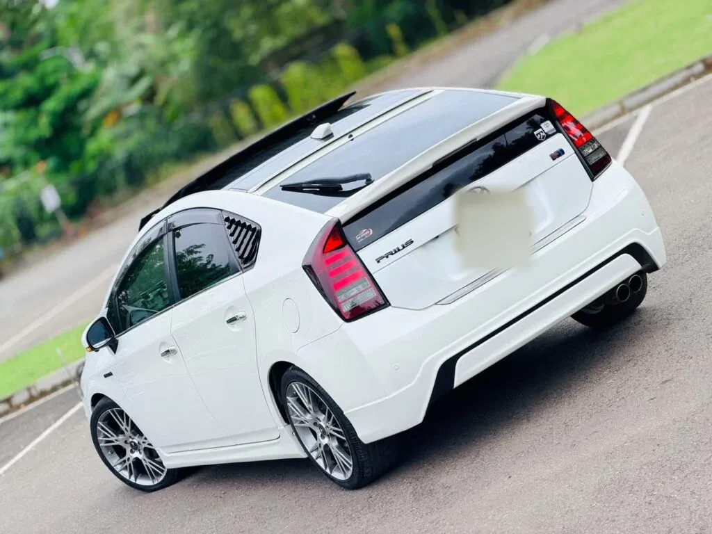 Passenger cabin — Toyota Prius