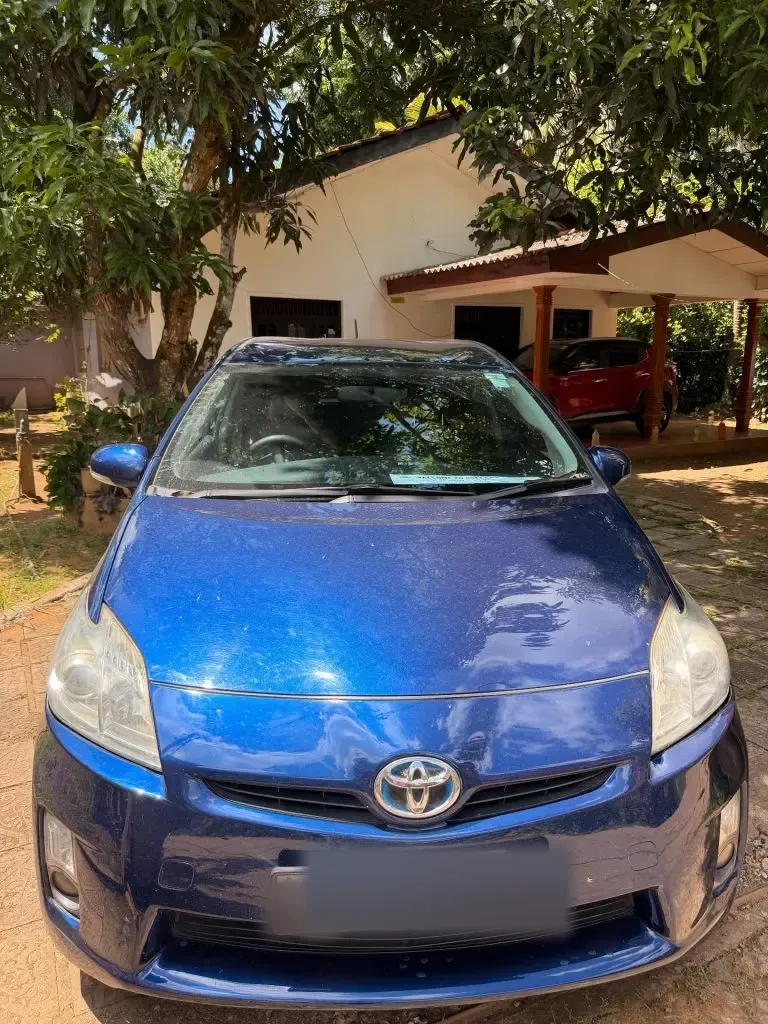 Front — Toyota Prius Prius