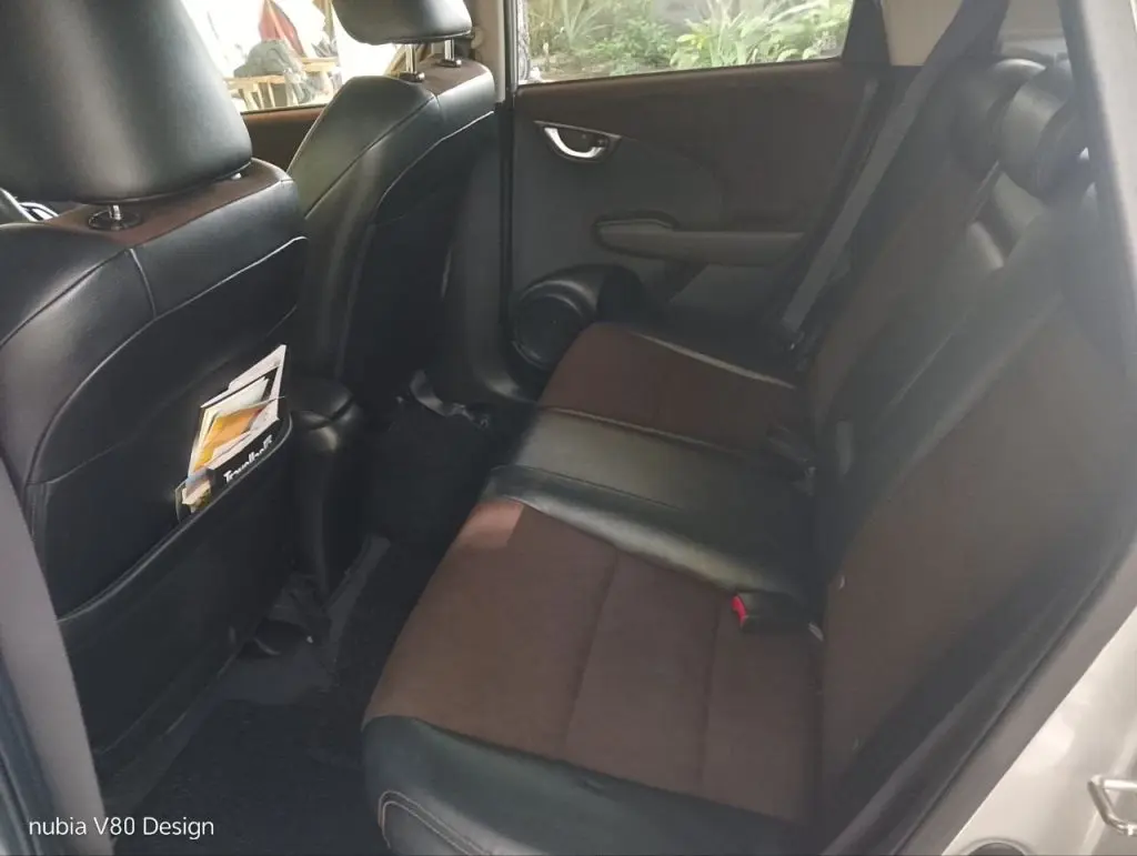 Interior left — Honda Fit Shuttle