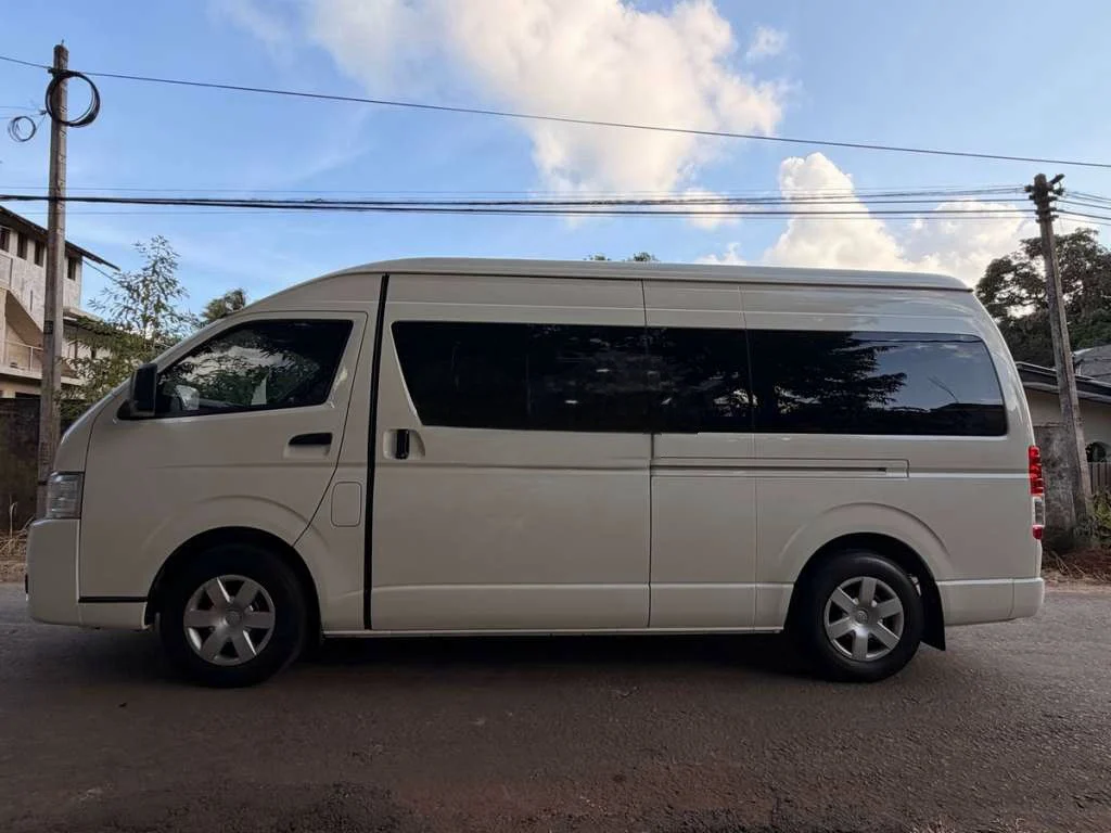 Left side — TOYOTA KDH VIP Highroof