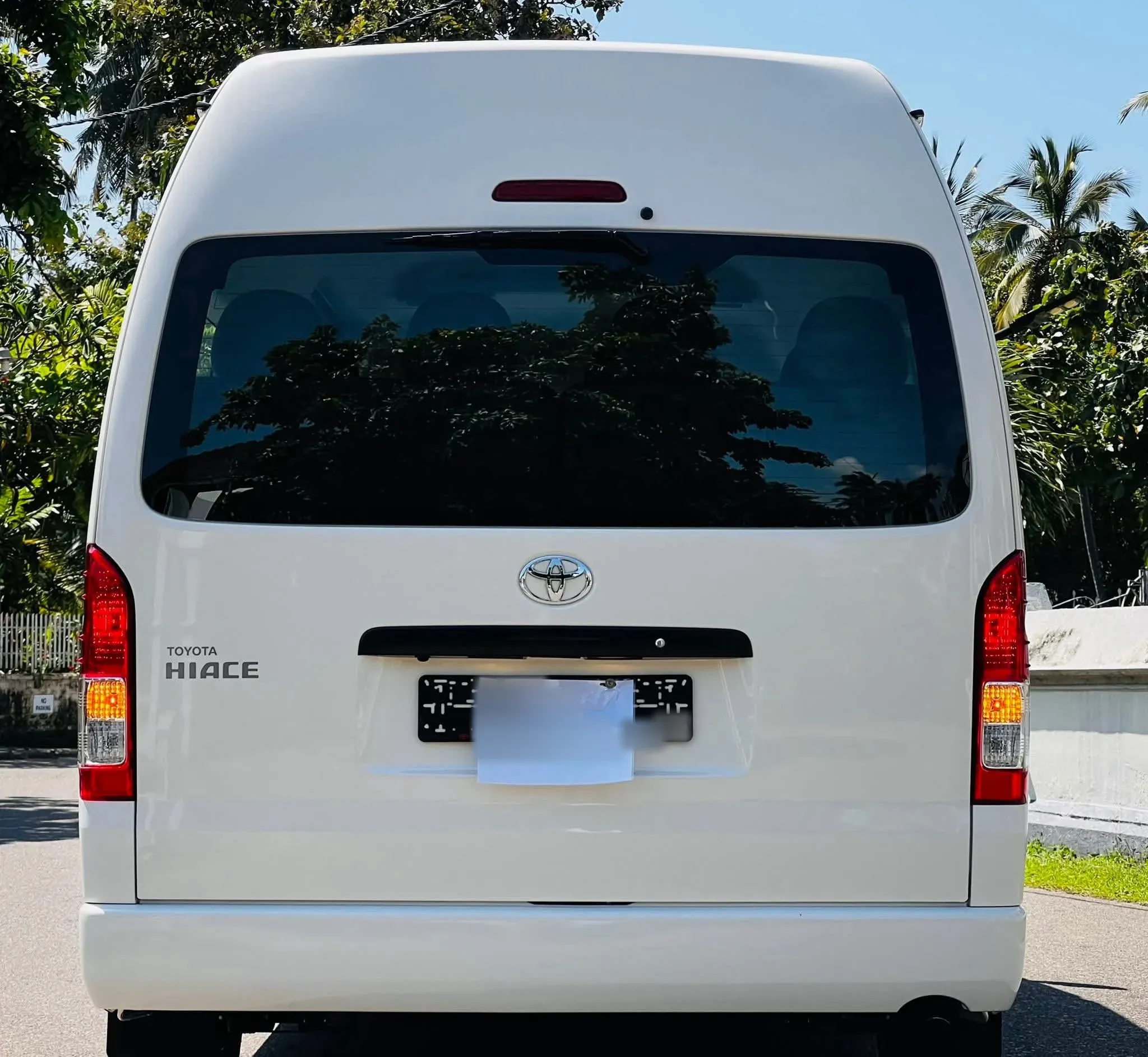 Rear — TOYOTA KDH VIP Highroof