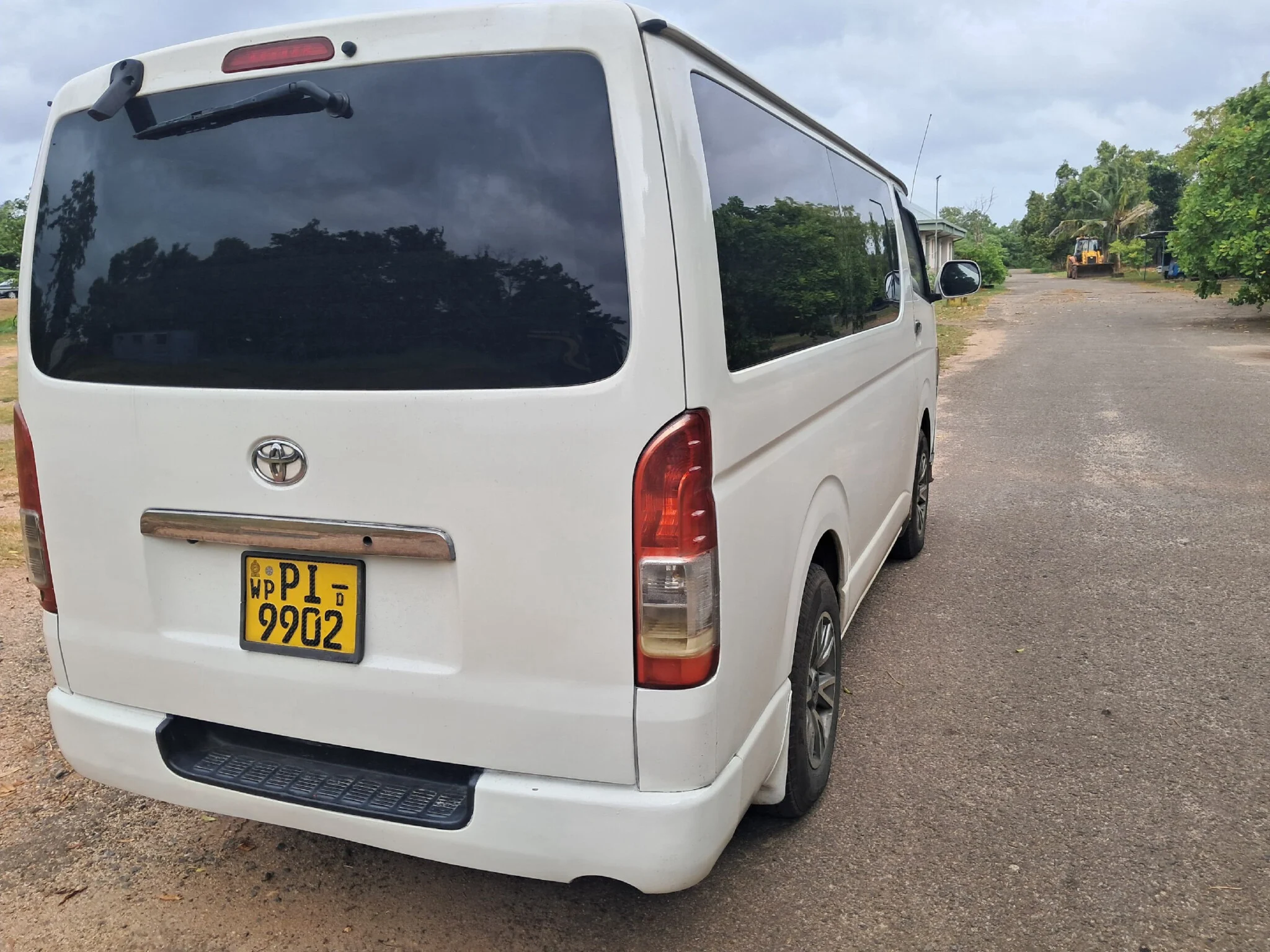 Right side — TOYOTA KDH
