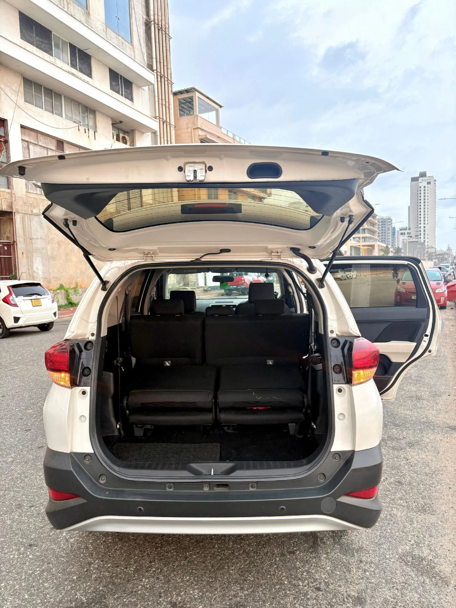 Passenger cabin — TOYOTA rush
