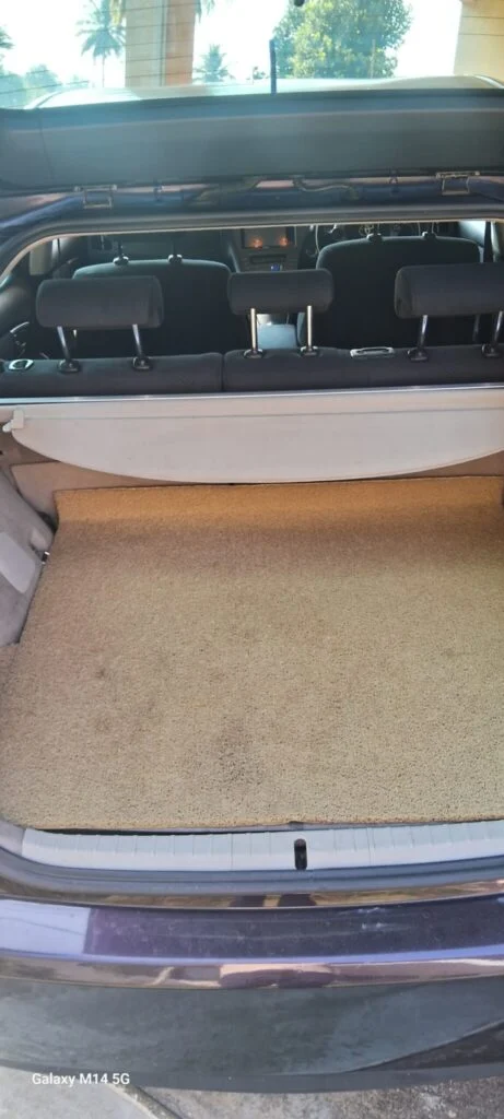 Boot / luggage area — Toyota Prius