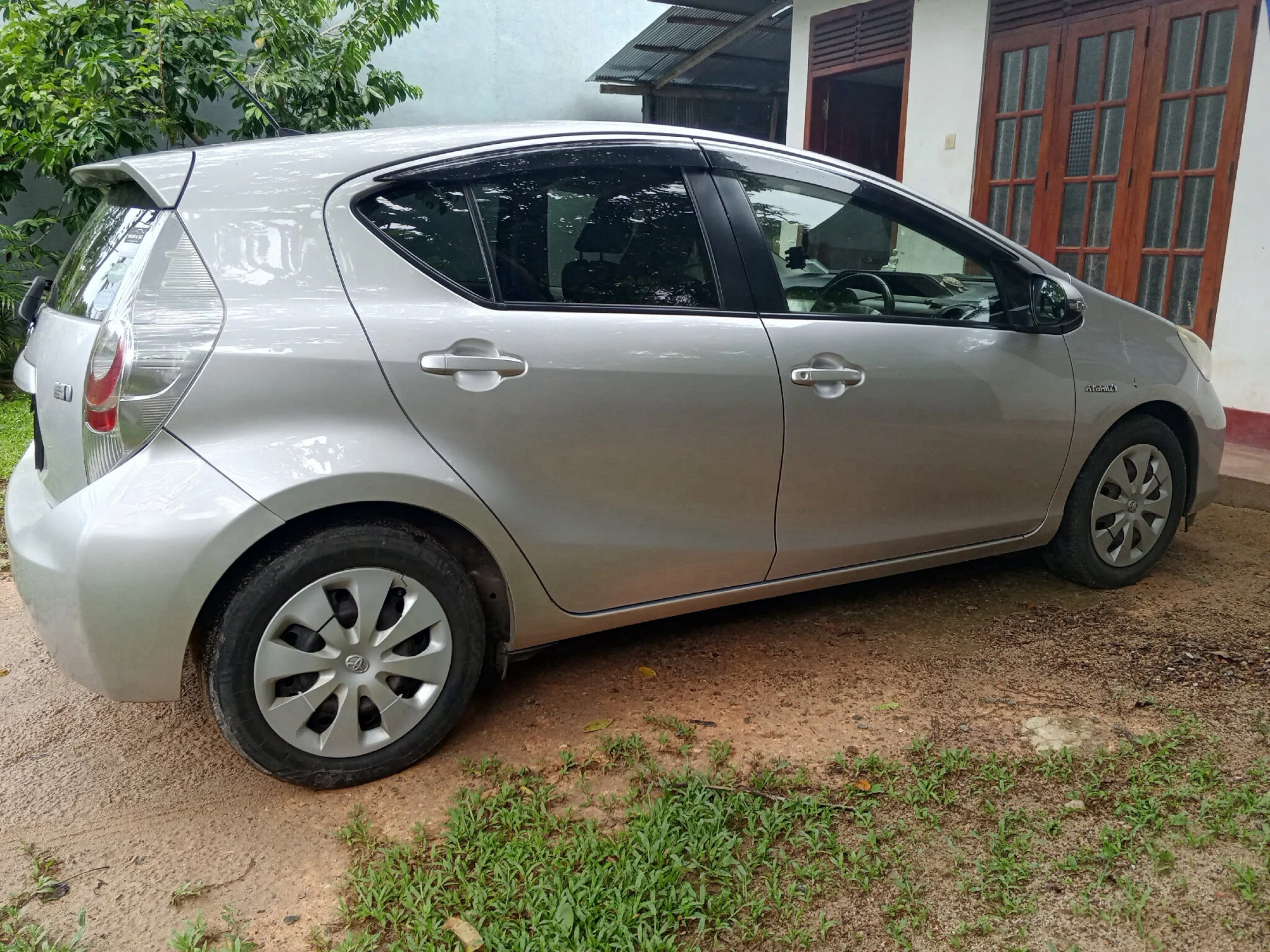 Right side — TOYOTA aqua