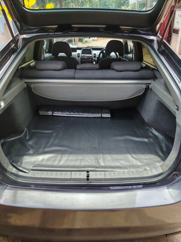 Boot / luggage area — Toyota Prius 20