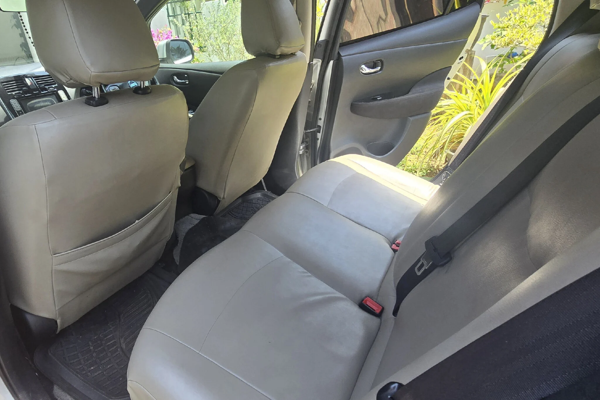Passenger cabin — NISSAN Leaf
