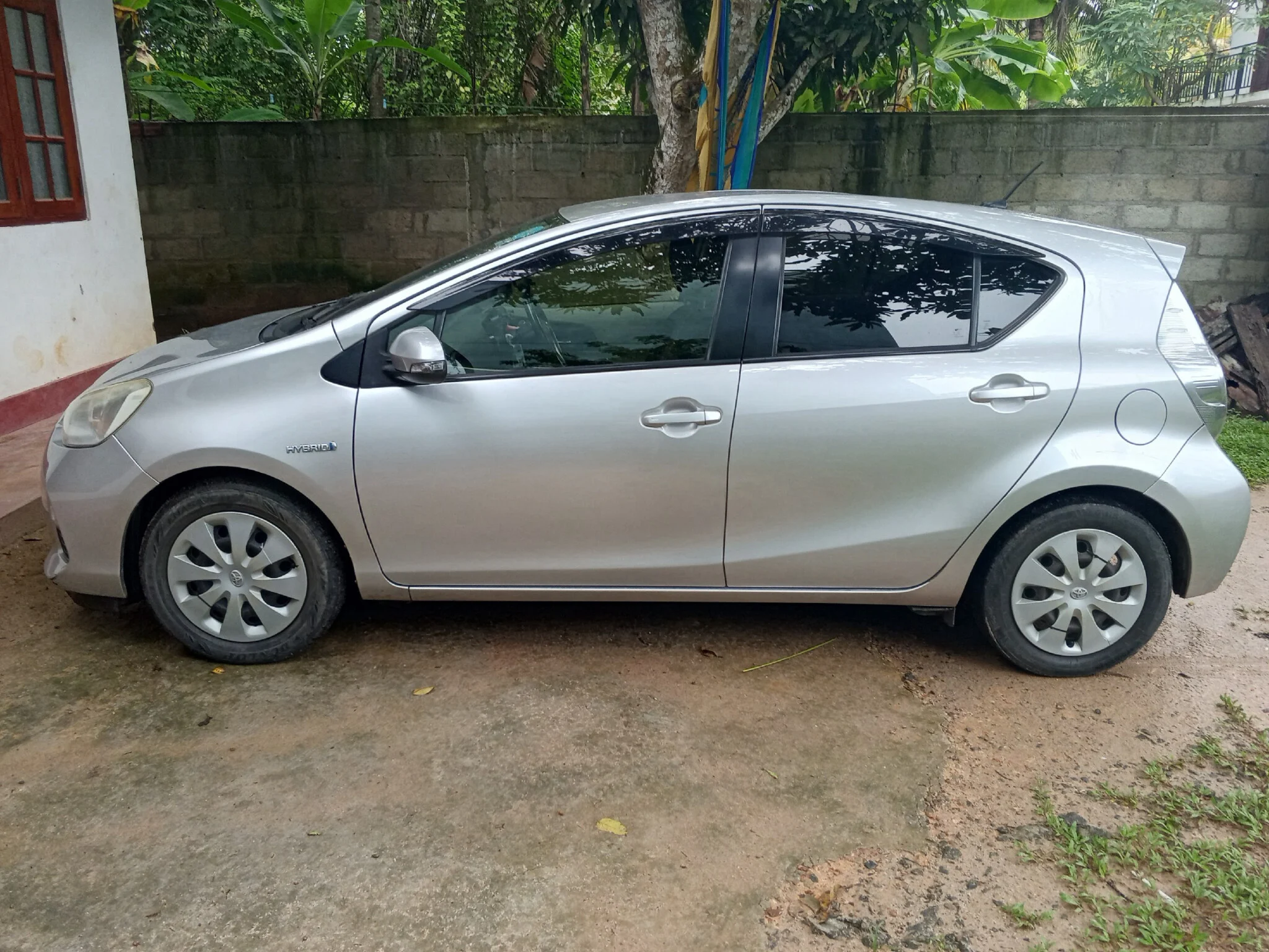 Left side — TOYOTA aqua