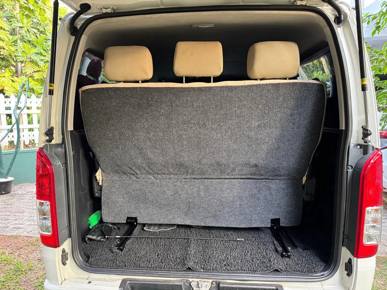 Boot / luggage area — Toyota Hiace