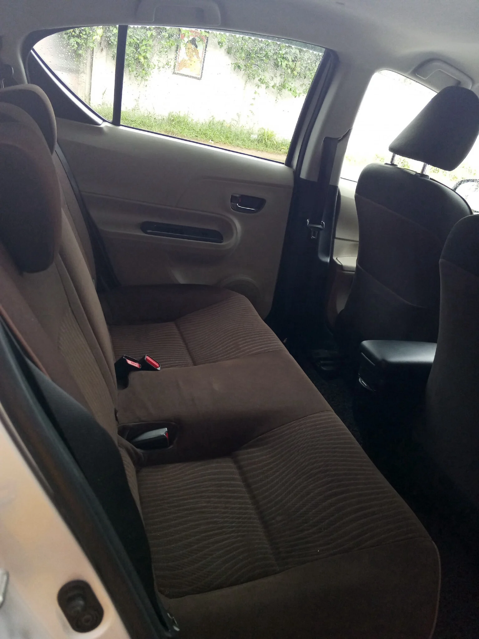 Interior right — TOYOTA aqua