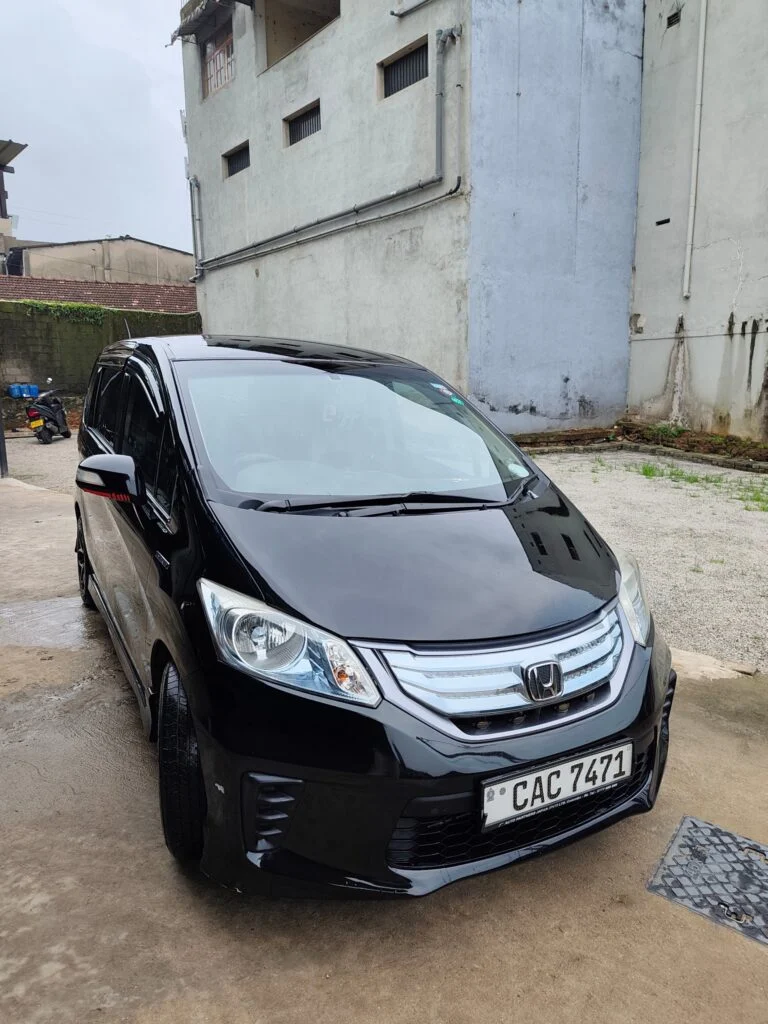 Front — Honda FREED
