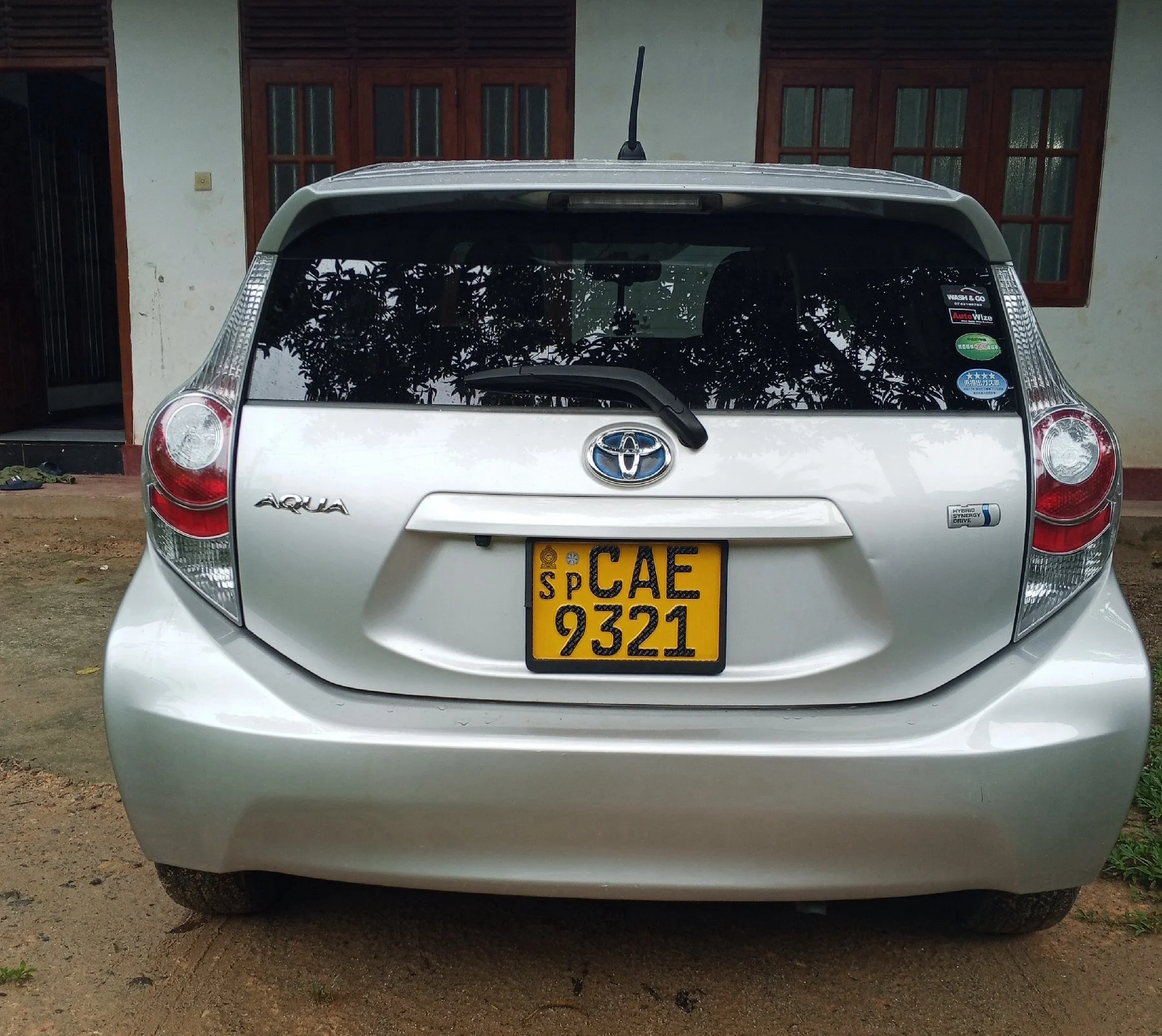 Rear — TOYOTA aqua