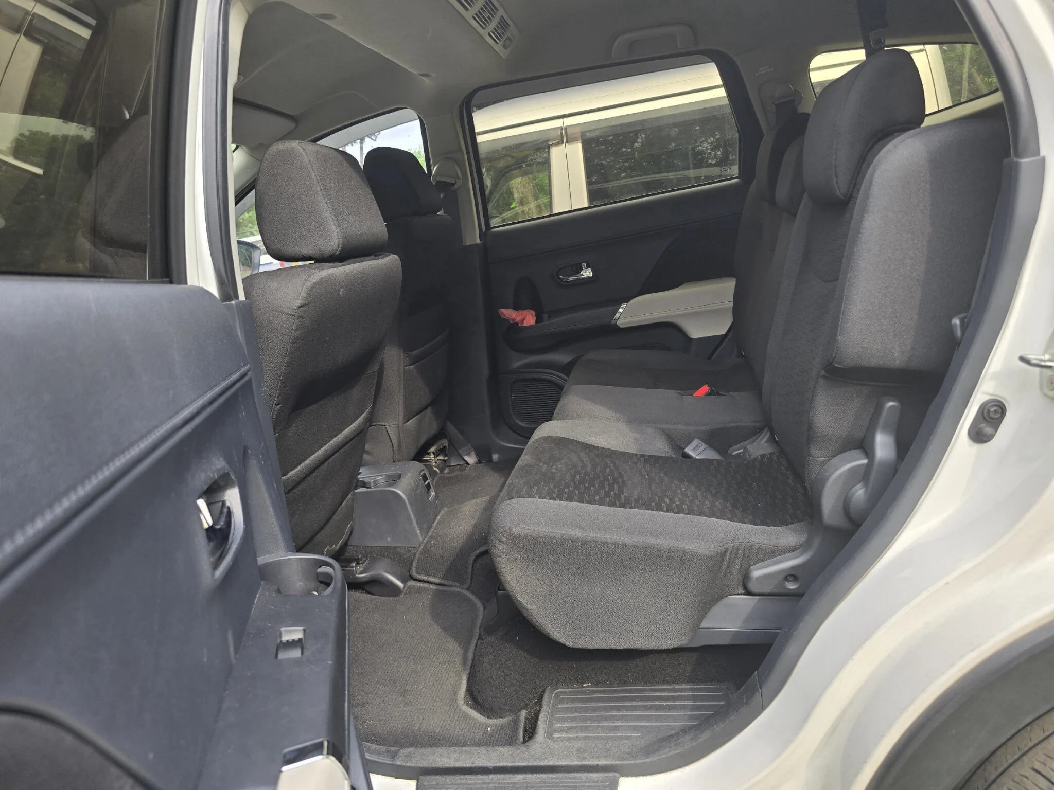 Interior left — TOYOTA rush
