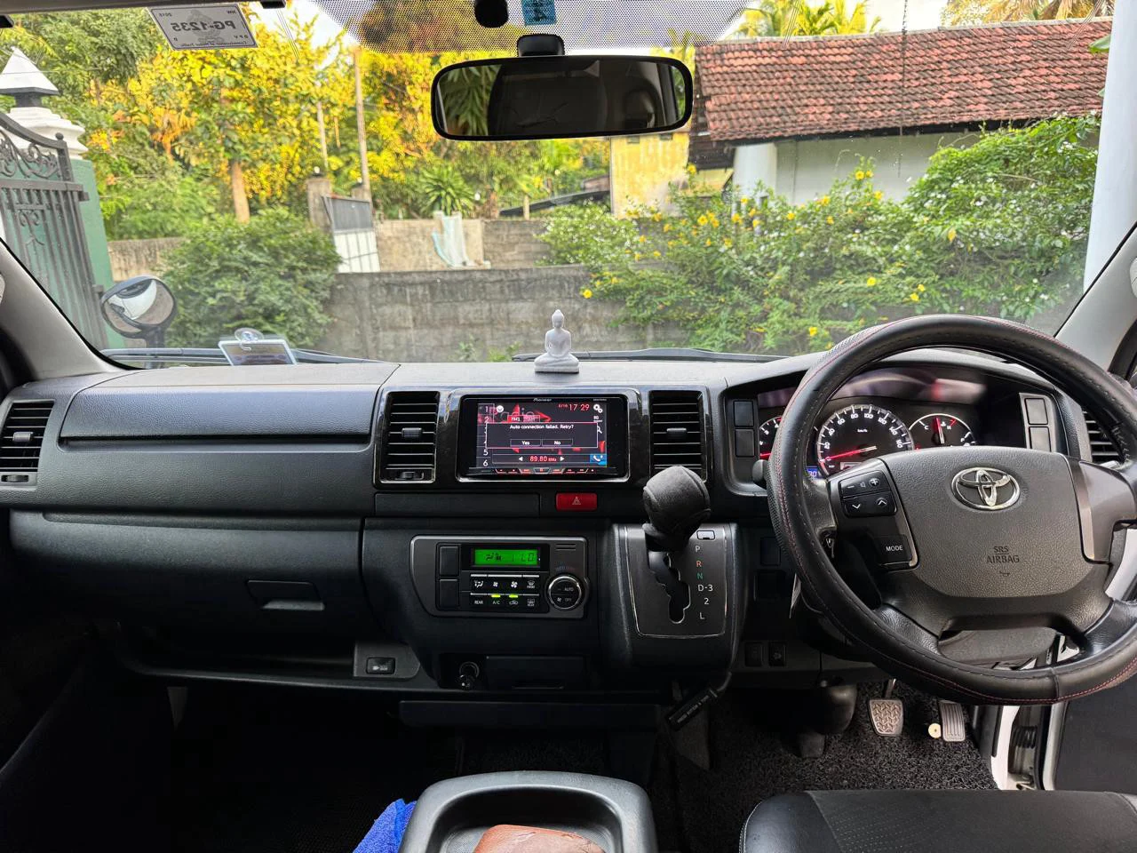 Dashboard — Toyota Hiace