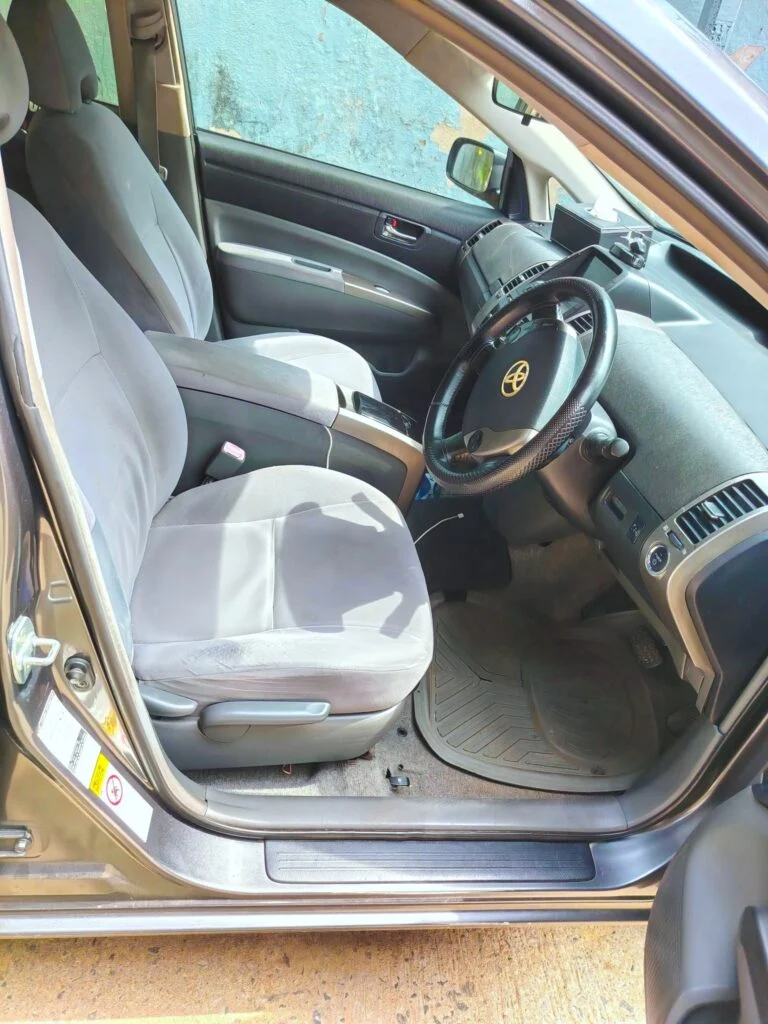 Dashboard — Toyota Prius 20