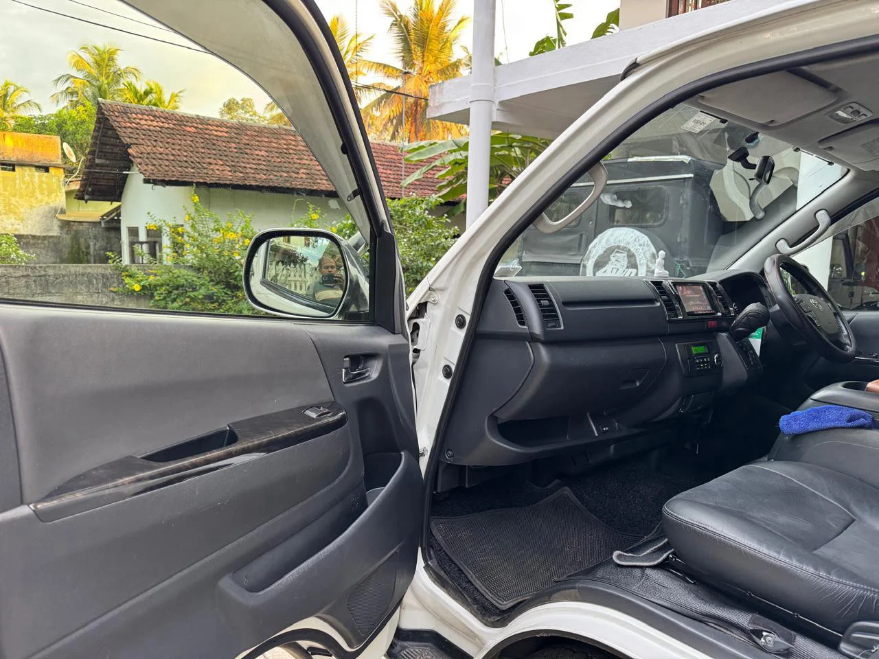 Interior left — Toyota Hiace