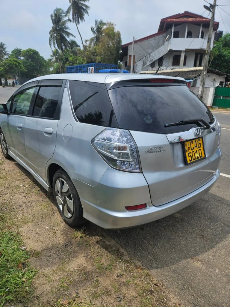 Right side — Honda Fit shuttel