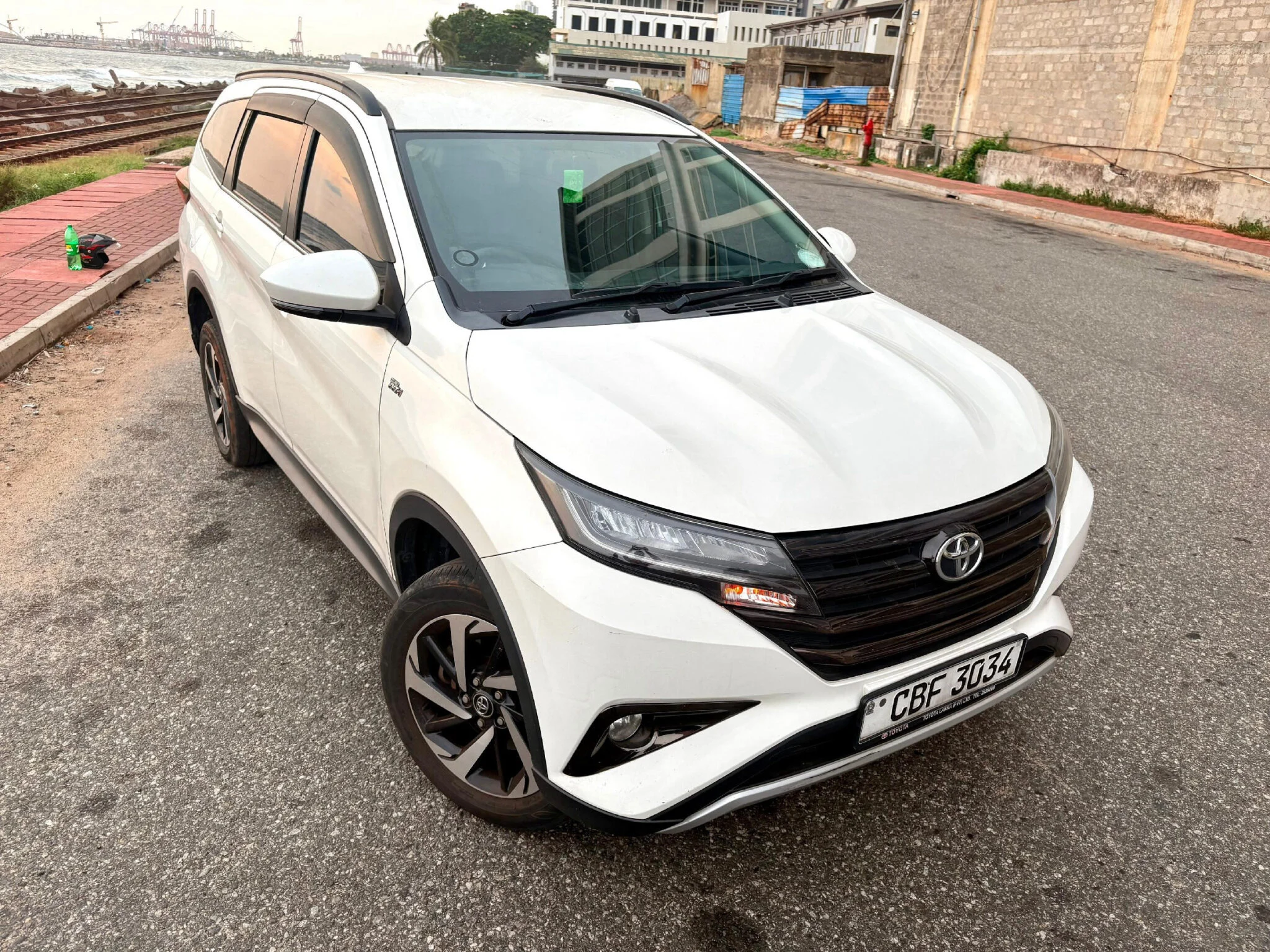 Right side — TOYOTA rush