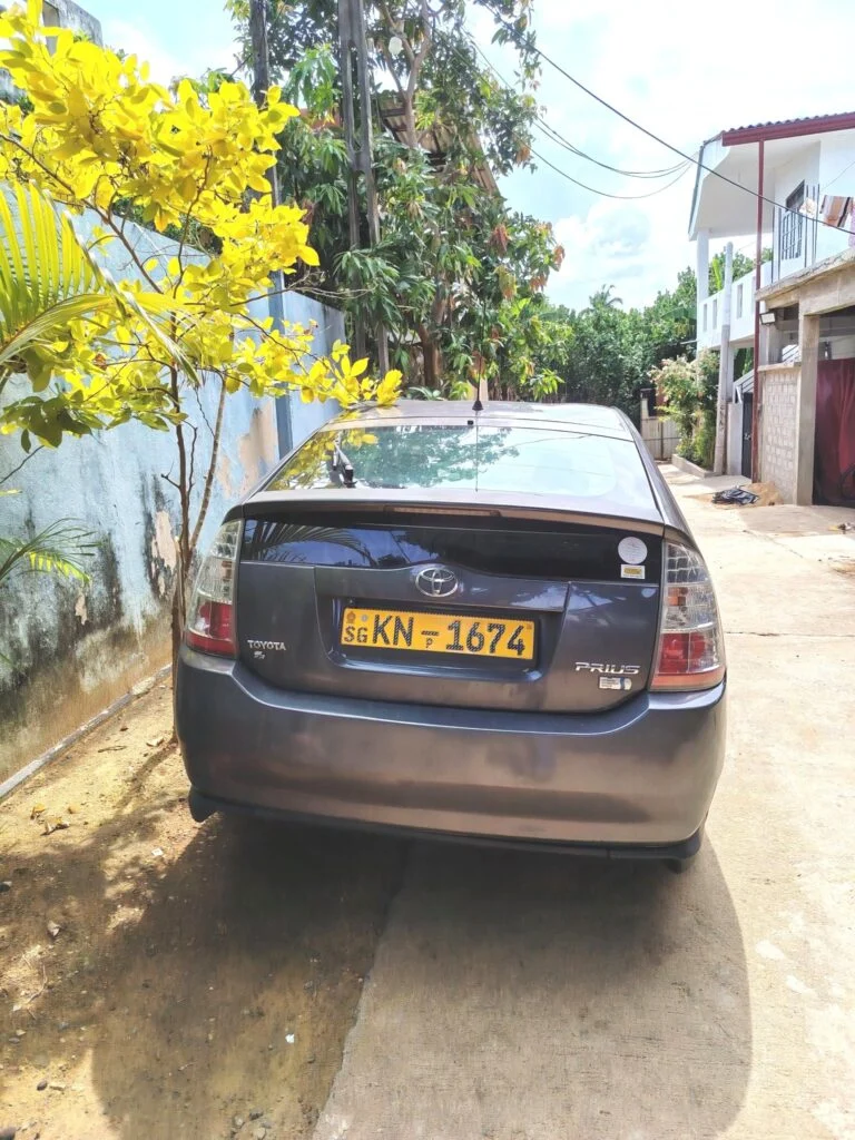 Rear — Toyota Prius 20