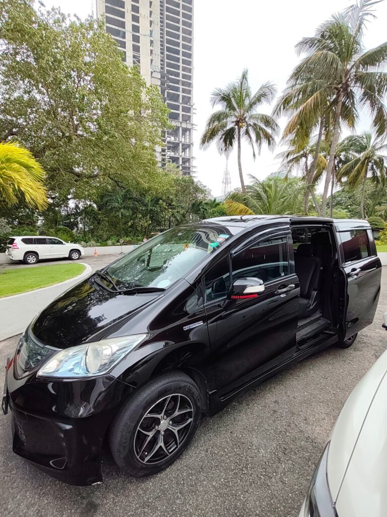 Right side — Honda FREED